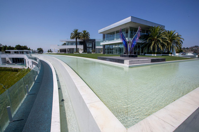  Bên trong siêu dinh thự gần 10.000 m2 tại Los Angeles, được niêm yết 295 triệu USD và sắp đấu giá  - Ảnh 22.