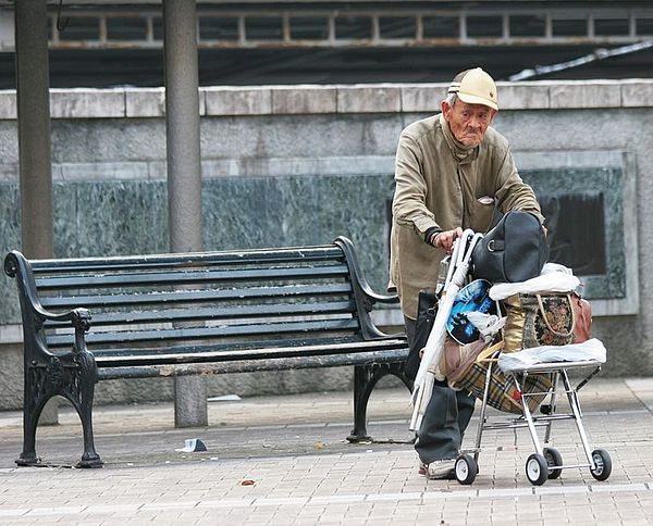  Bị bạo hành bởi chính con cái, stress đến mức muốn vào tù để thoát khỏi sự cô đơn - Ảnh 2.