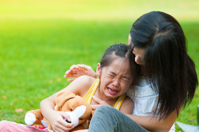 Hai hành động tưởng BÌNH THƯỜNG này của cha mẹ chính là nguồn gốc khiến con cái dần trở nên NGỐC NGHẾCH: Bạn có nằm trong số đó? - Ảnh 1.