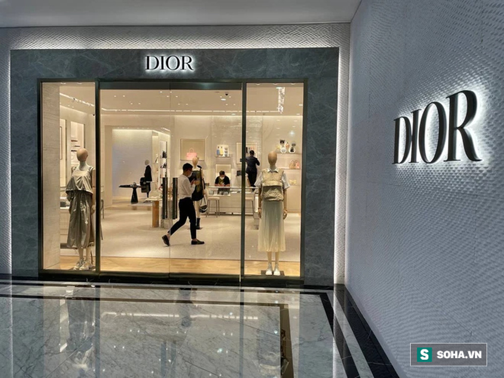 English New Dior store at Union Square Saigon