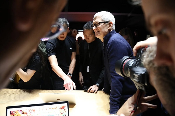 CEO Tim Cook bị đe dọa, Apple đề nghị toà án vào cuộc - Ảnh 1.