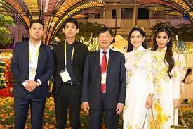 Johnathan Hạnh Nguyễn chia sẻ hình thức đầu tư lãi nhất và đặc biệt nhắc khéo Tiên Nguyễn lấy chồng trong Year End Party công ty - Ảnh 4.