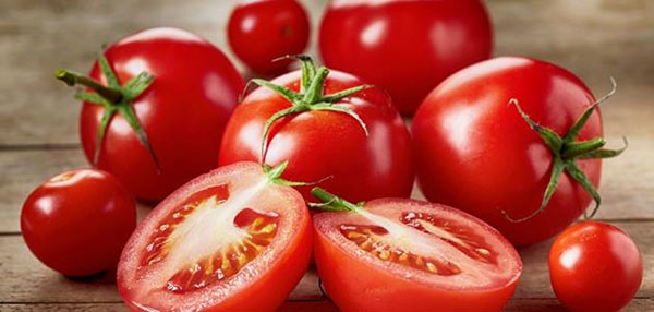 Ăn một quả cà chua mỗi ngày, cả đời không lo lão hóa da: Tiết lộ thời điểm tốt nhất trong ngày nên ăn cà chua để da trắng mịn, ít nếp nhăn - Ảnh 1.