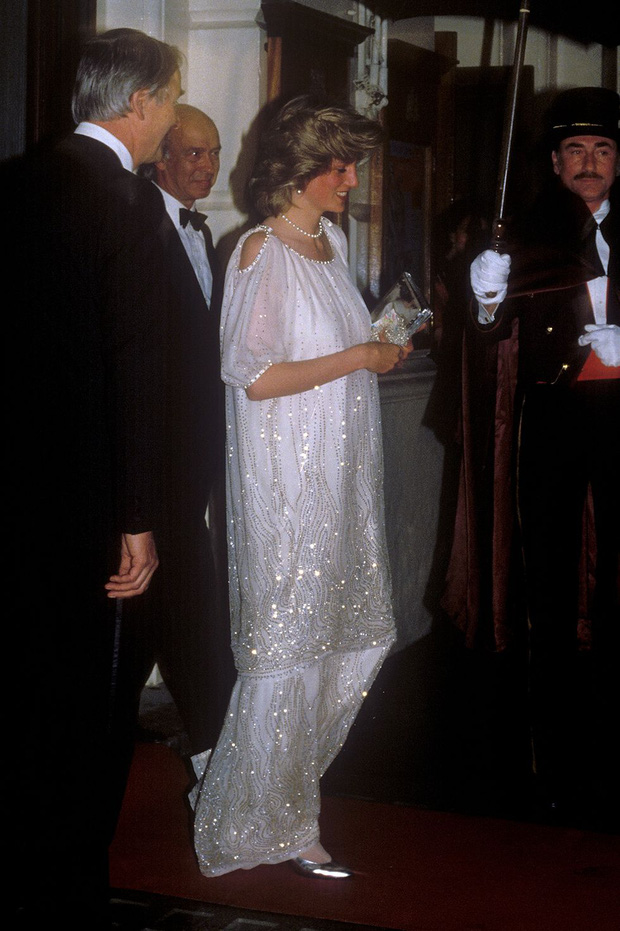 Loạt ảnh bầu bí vẫn lộng lẫy như nữ thần của Công nương Diana, bảo sao được mệnh danh là mỹ nhân hoàng gia đẹp nhất thế giới - Ảnh 9.