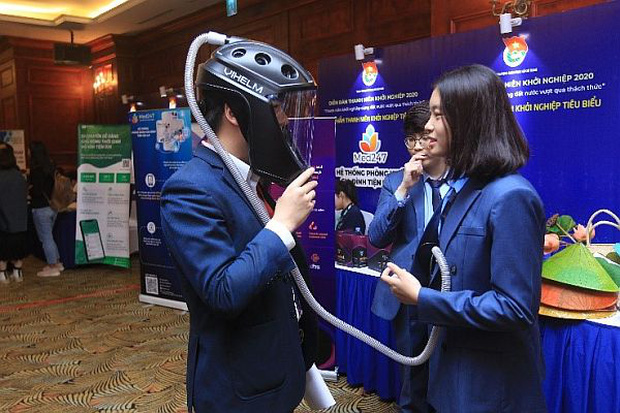  TỰ HÀO: 3 học sinh Việt Nam sáng chế mũ cách ly di động cực xịn, nhận luôn giải thưởng danh giá chưa từng có của Tổ chức Sở hữu trí tuệ Thế giới - Ảnh 2.