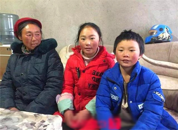 “Cậu bé đóng băng” khiến cả châu Á đau lòng 4 năm trước: Cuộc sống hiện tại bất ngờ, sự thay đổi trong việc học gây xúc động - Ảnh 2. “Cậu bé đóng băng” khiến cả châu Á đau lòng 4 năm trước: Cuộc sống hiện tại bất ngờ, sự thay đổi trong việc học gây xúc động - Ảnh 2.