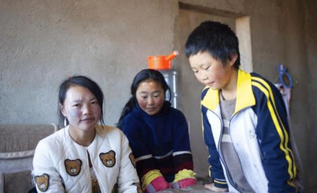 “Cậu bé đóng băng” khiến cả châu Á đau lòng 4 năm trước: Cuộc sống hiện tại bất ngờ, sự thay đổi trong việc học gây xúc động - Ảnh 7. “Cậu bé đóng băng” khiến cả châu Á đau lòng 4 năm trước: Cuộc sống hiện tại bất ngờ, sự thay đổi trong việc học gây xúc động - Ảnh 7.