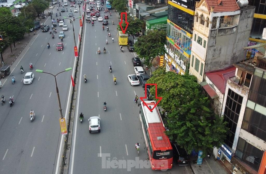 Sau xe khách ‘diễu phố’, đường Giải Phóng nhan nhản bến xe lậu - Ảnh 3.