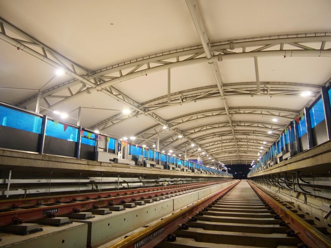 Cận cảnh nhà ga Metro số 1 có mái che lớn nhất Việt Nam sắp về đích - Ảnh 7.