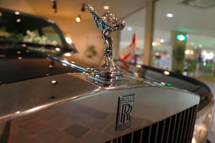 Giải mã 6 chi tiết giúp Rolls-Royce “đội giá” lên gấp nhiều lần: Sẵn sàng nghiền kim cương để chiều lòng khách, bức tượng giá bằng cả chiếc xe vẫn “đắt như tôm tươi” - Ảnh 4.