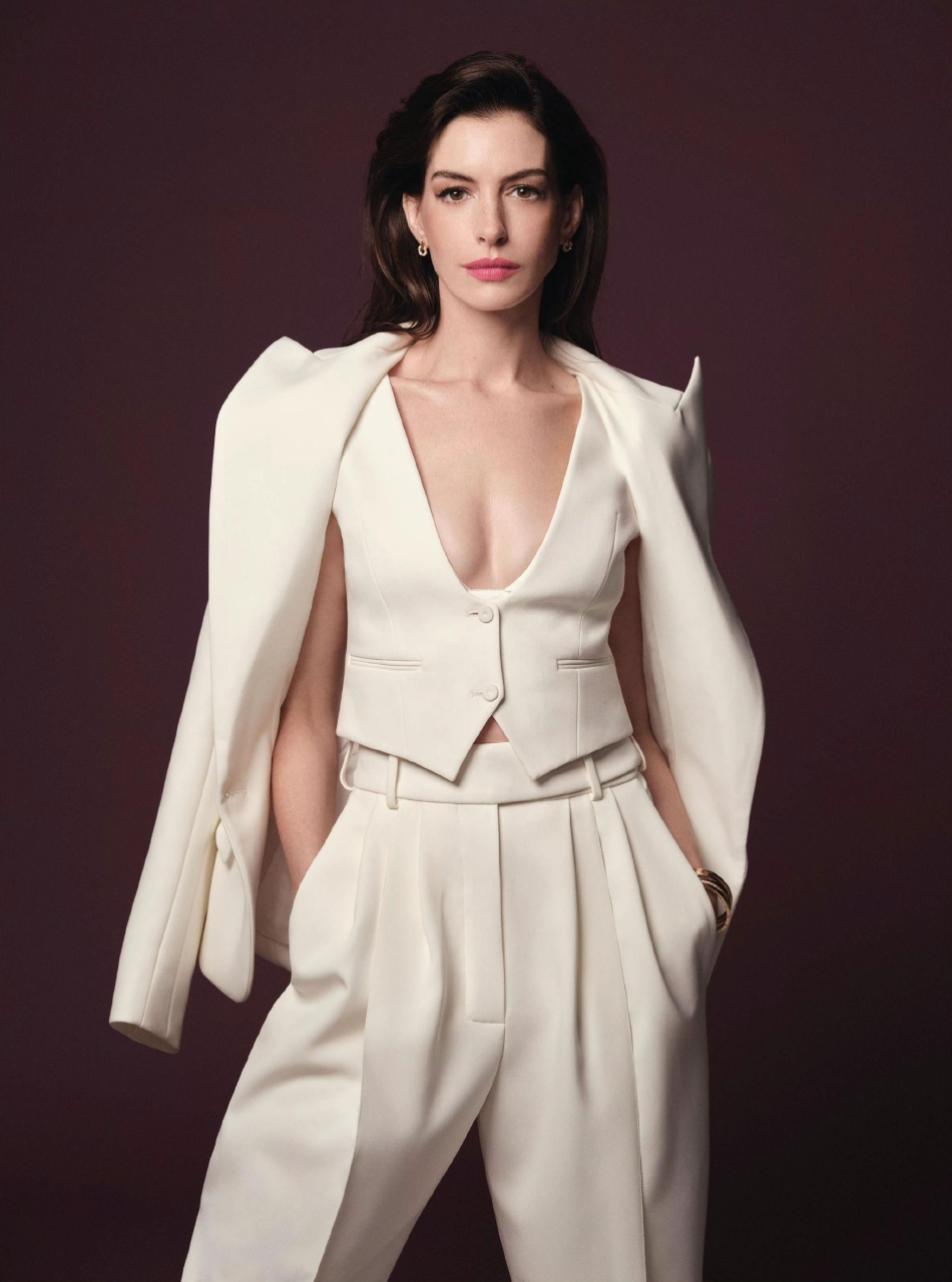 Anne Hathaway gây sốt với vẻ đẹp chuẩn “nữ thần” ở tuổi U40 - Ảnh 5.