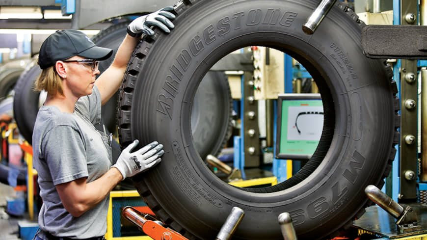 Tham vọng ‘xanh’ của Bridgestone: Tái chế 100.000 tấn lốp xe mỗi năm, sản phẩm được tạo ra từ 100% nguyên liệu tái tạo - Ảnh 4. Tham vọng ‘xanh’ của Bridgestone: Tái chế 100.000 tấn lốp xe mỗi năm, sản phẩm được tạo ra từ 100% nguyên liệu tái tạo - Ảnh 4.