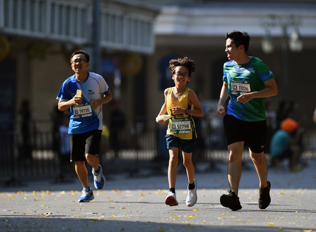 Hơn 10.000 vận động viên tham gia giải chạy dưới nắng thu Hà Nội - Ảnh 14.