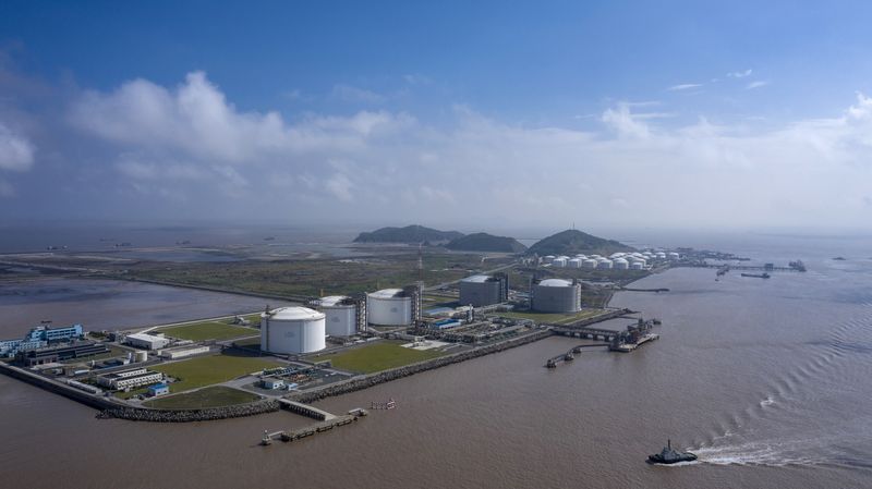 Trung Quốc ngừng bán LNG cho châu Âu - Ảnh 1.