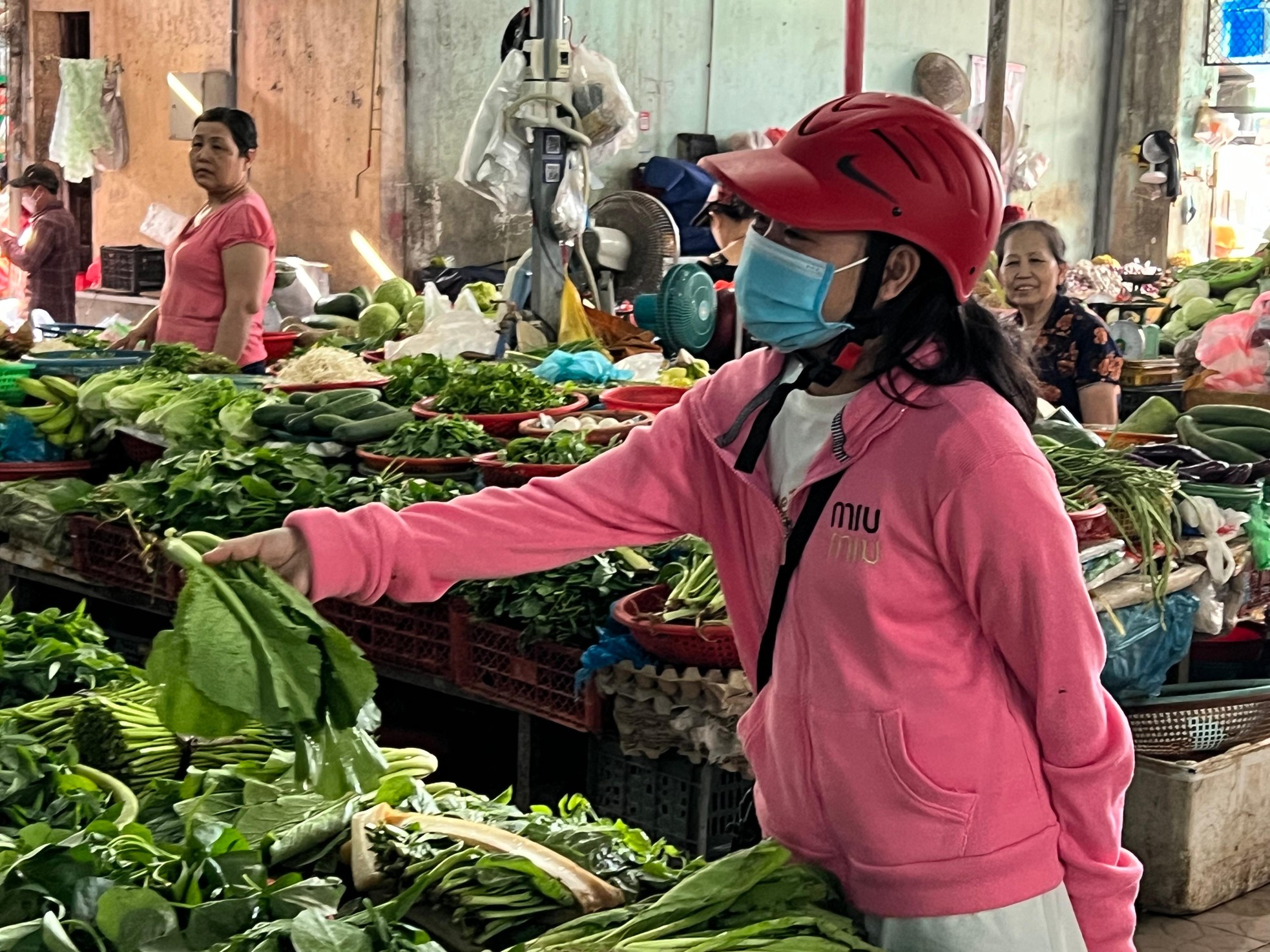 Giá thực phẩm, rau xanh ở Đà Nẵng tăng chóng mặt - Ảnh 3.