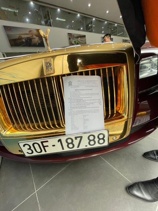 Lộ diện siêu xe Rolls-Royce dát vàng của ông Trịnh Văn Quyết trước giờ đấu giá ảnh 1