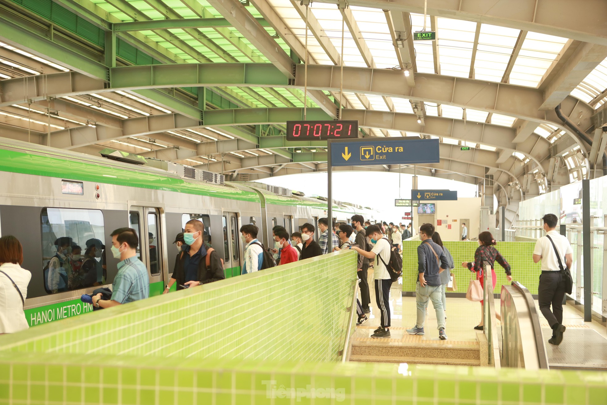 Hơn 32.000 lượt khách đi tàu điện Cát Linh - Hà Đông mỗi ngày ảnh 2