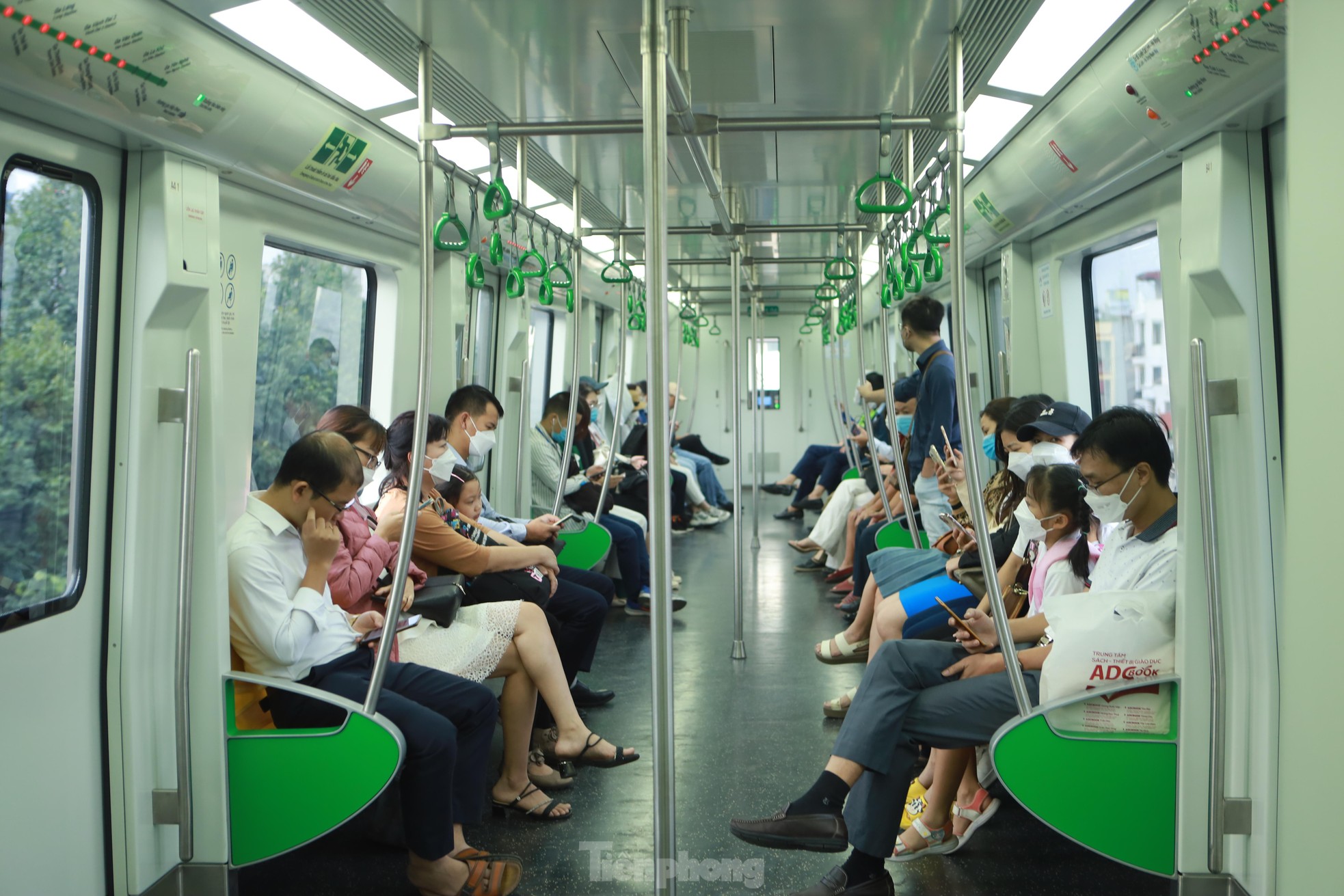 Hơn 32.000 lượt khách đi tàu điện Cát Linh - Hà Đông mỗi ngày ảnh 9