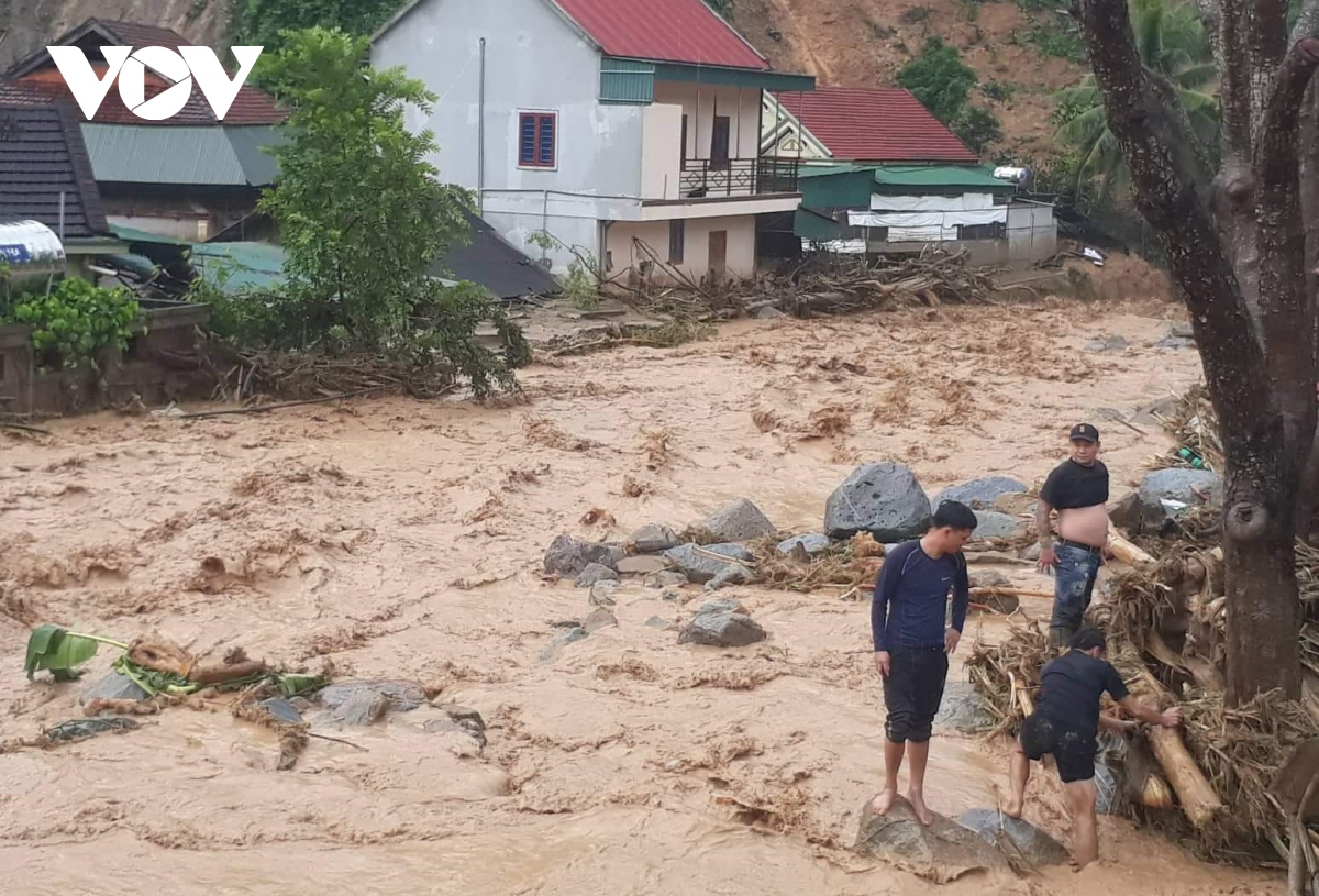 Bản làng tan hoang sau trận lũ quét chưa từng có trong lịch sử ở Nghệ An - Ảnh 2.