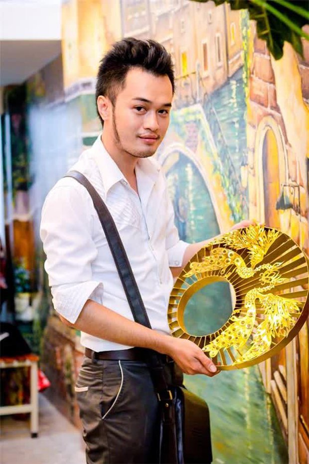 Gặp người chế tác vòng nguyệt quế thếp vàng 24k dành riêng cho Quán quân Olympia 2022 - Ảnh 2. Gặp người chế tác vòng nguyệt quế thếp vàng 24k dành riêng cho Quán quân Olympia 2022 - Ảnh 2.