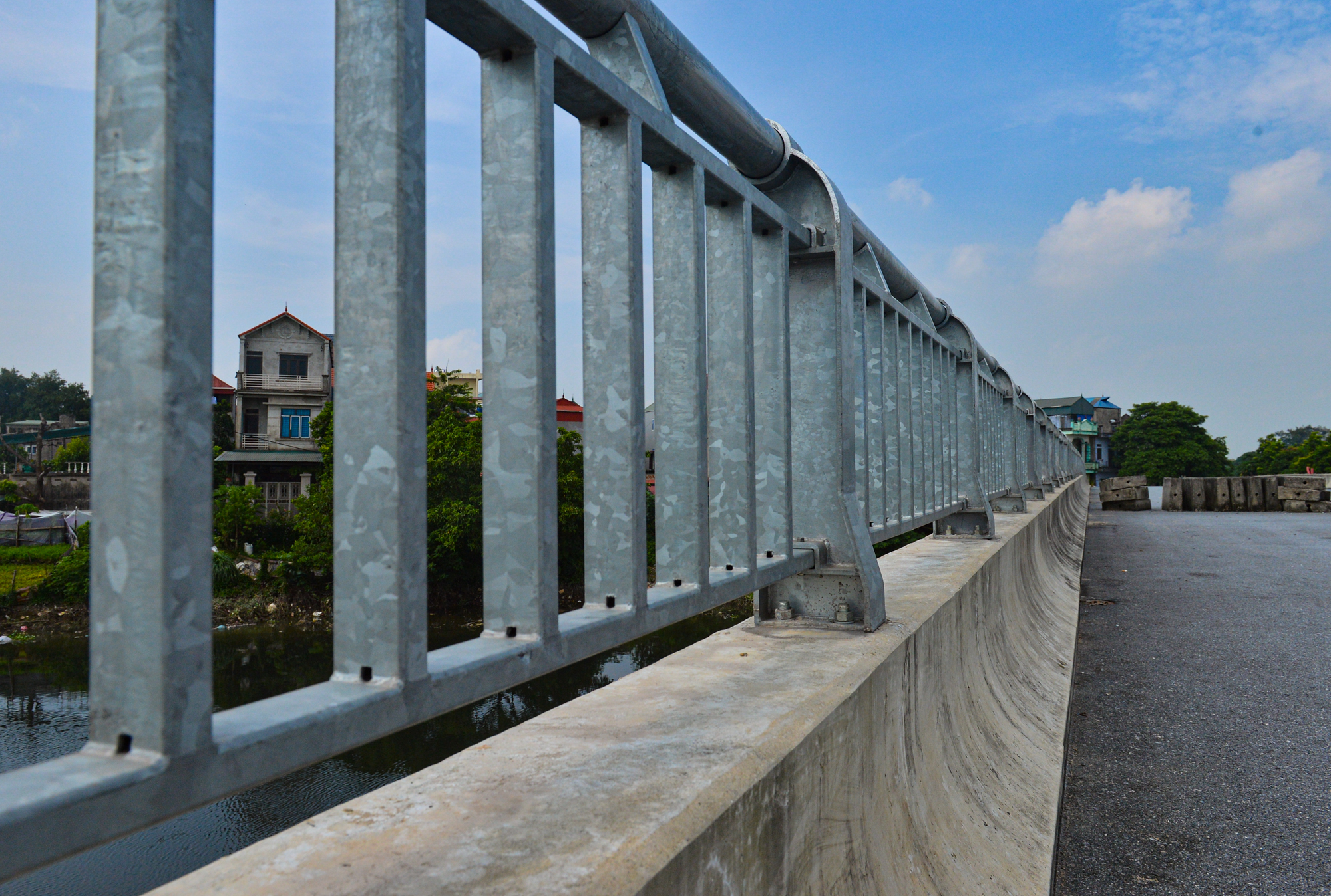 Cây cầu hơn 115 tỷ ở Hà Nội sắp hoàn thành, vì sao bị bỏ không gần 2 năm nay? - Ảnh 10.