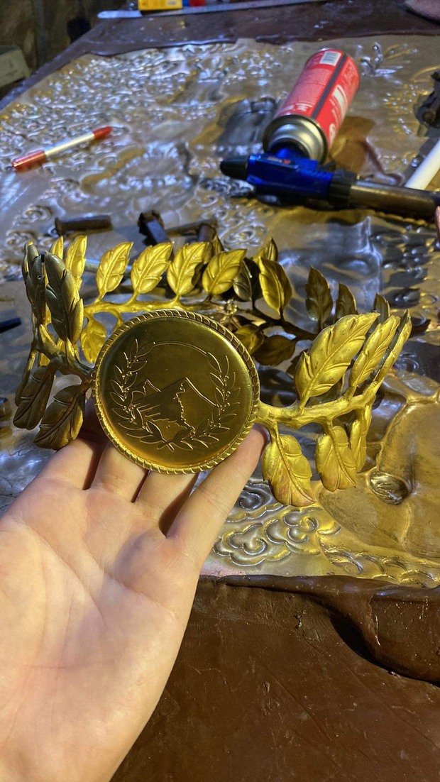 Gặp người chế tác vòng nguyệt quế thếp vàng 24k dành riêng cho Quán quân Olympia 2022 - Ảnh 13. Gặp người chế tác vòng nguyệt quế thếp vàng 24k dành riêng cho Quán quân Olympia 2022 - Ảnh 13.