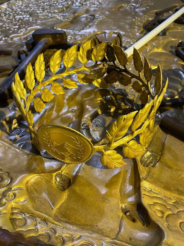 Gặp người chế tác vòng nguyệt quế thếp vàng 24k dành riêng cho Quán quân Olympia 2022 - Ảnh 12. Gặp người chế tác vòng nguyệt quế thếp vàng 24k dành riêng cho Quán quân Olympia 2022 - Ảnh 12.