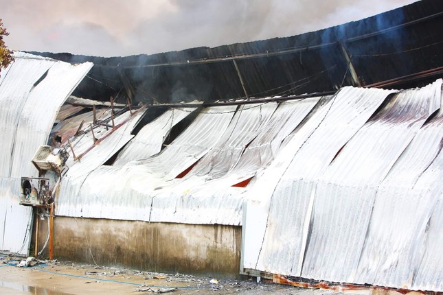 Cháy lớn tại kho xưởng ở Hà Đông ảnh 3