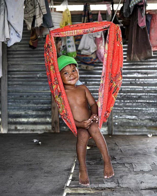 Ghi lại hình ảnh trẻ em khắp nơi trên thế giới, nhiếp ảnh gia cho ra đời bộ ảnh ẩn chứa vô vàn điều thú vị - Ảnh 9.