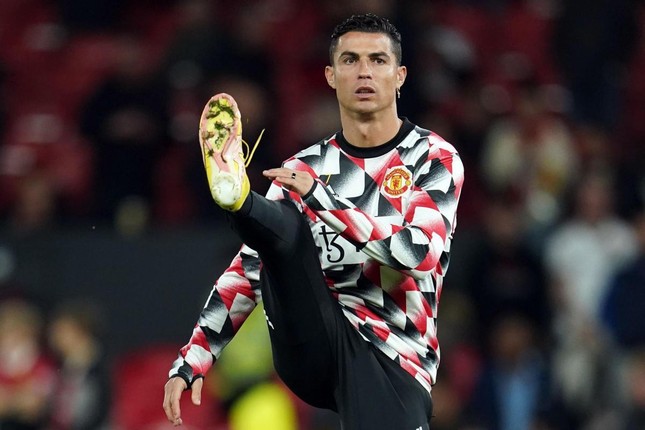 Ronaldo viết tâm thư sau khi bị MU trừng phạt công khai: 'Cảm xúc đã lấn át lý trí' ảnh 1