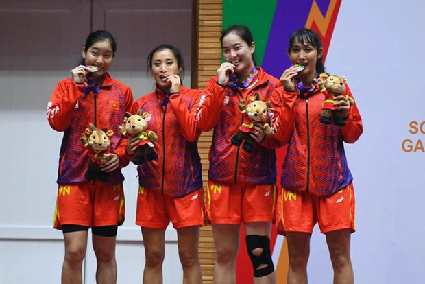 Dàn nữ sinh đã đẹp còn giỏi: Người giành huy chương SEA Games, người làm quản lý cửa hàng năm 14 tuổi - Ảnh 8.