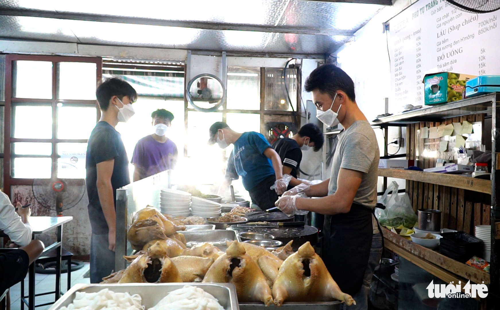 Phở Mông xuống phố Hà thành, bánh phở tự tráng lá chanh nhà trồng - Ảnh 3. Phở Mông xuống phố Hà thành, bánh phở tự tráng lá chanh nhà trồng - Ảnh 3.