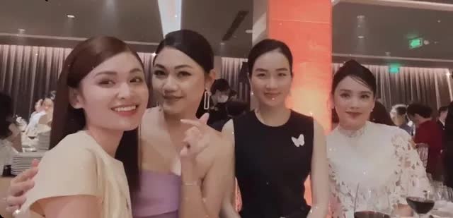 Toàn cảnh hôn lễ Hoa hậu Đỗ Mỹ Linh và chồng doanh nhân: Dàn mỹ nhân đổ bộ, Lương Thuỳ Linh bắt được hoa cưới - Ảnh 9.