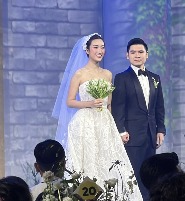 Toàn cảnh hôn lễ Hoa hậu Đỗ Mỹ Linh và chồng doanh nhân: Dàn mỹ nhân đổ bộ, Lương Thuỳ Linh bắt được hoa cưới - Ảnh 5.