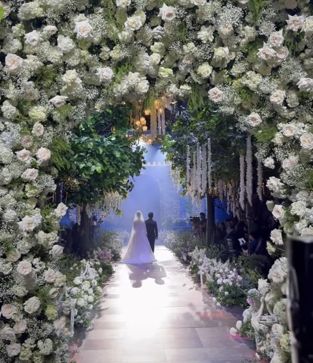 Toàn cảnh hôn lễ Hoa hậu Đỗ Mỹ Linh và chồng doanh nhân: Dàn mỹ nhân đổ bộ, Lương Thuỳ Linh bắt được hoa cưới - Ảnh 3.