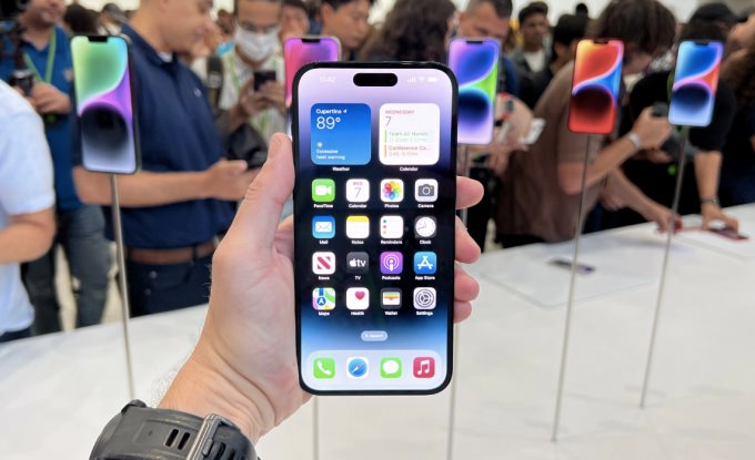Cháy hàng tại Việt Nam, giá iPhone 14 Pro Max xách tay bất ngờ tăng mạnh, cao hơn chính hãng tới 5 triệu đồng - Ảnh 1.