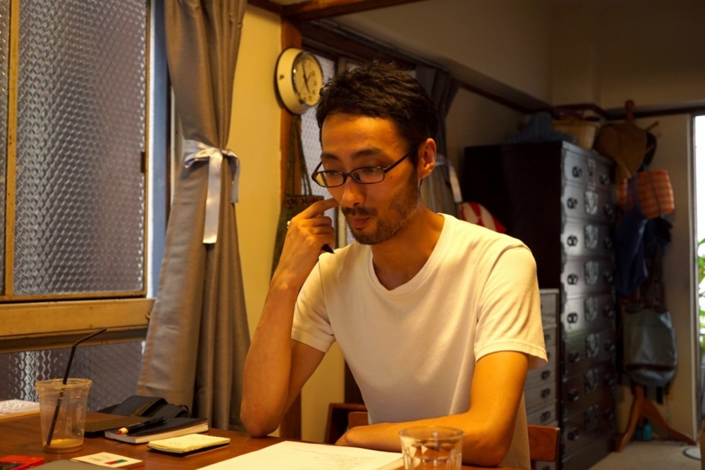 Chàng trai người Nhật bỏ việc, viết sách chia sẻ cách sống hạnh phúc - Ảnh 2.