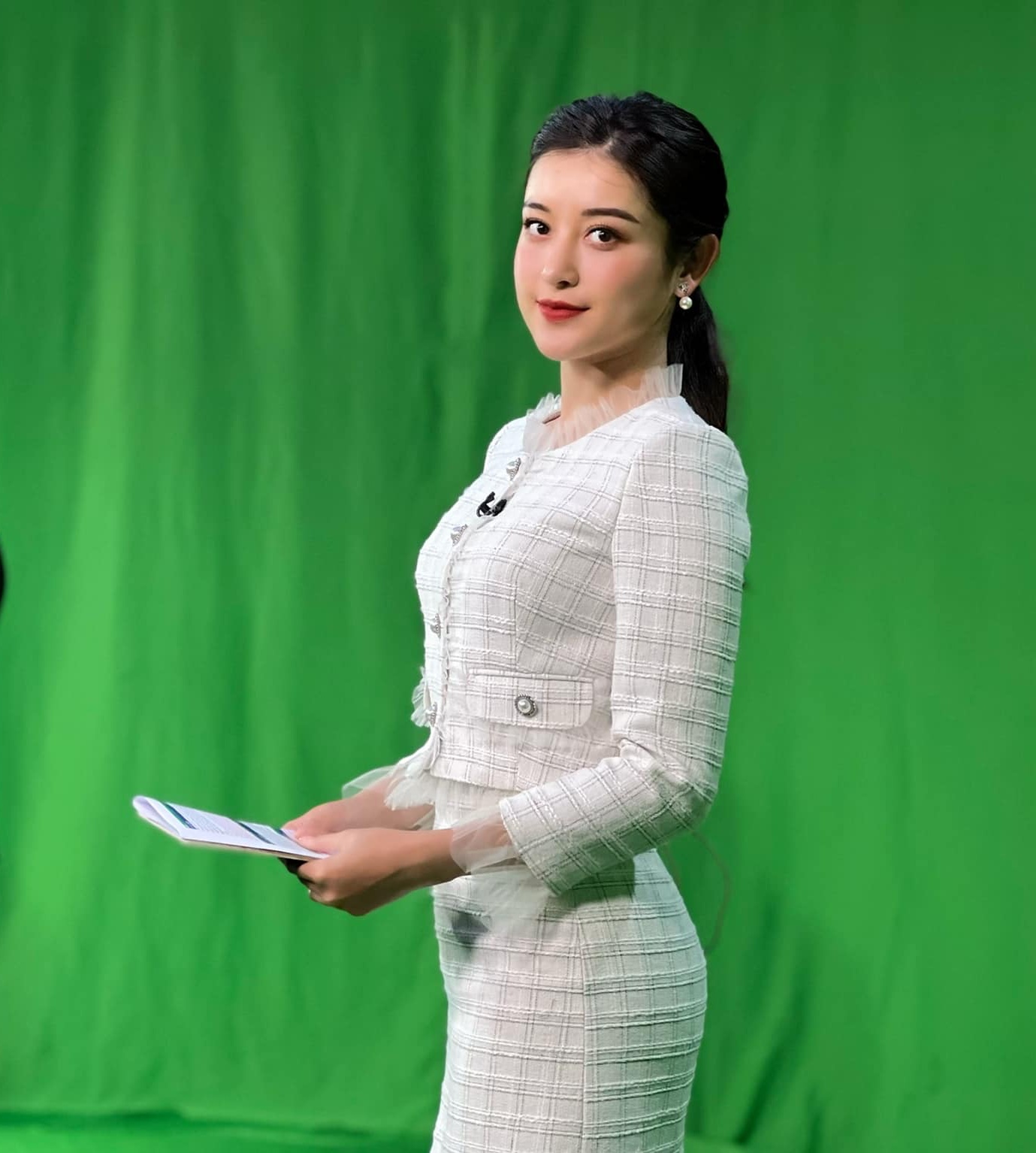 Mỹ nhân Việt khóc nức nở khi bị loại khỏi top 5 Miss Grand International giờ thành biên tập viên, nhan sắc hiện tại ra sao? - Ảnh 3. Mỹ nhân Việt khóc nức nở khi bị loại khỏi top 5 Miss Grand International giờ thành biên tập viên, nhan sắc hiện tại ra sao? - Ảnh 3.