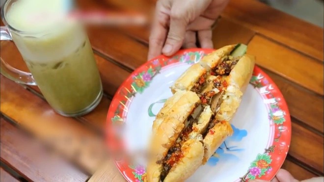 Tiệm bánh mì nữ hoàng ở Hội An được nhiều khách nước ngoài khen là ngon nhất thế giới - Ảnh 17.