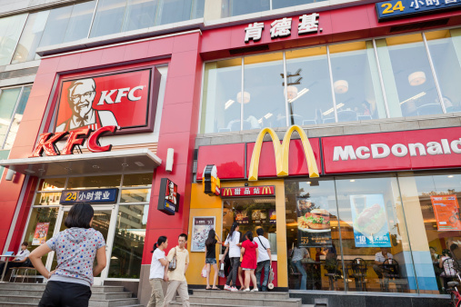 McDonald và KFC là “kỳ phùng địch thủ” nhưng tuyệt nhiên không thể sống xa nhau: Lý do nằm ở logic kinh doanh đỉnh cao! - Ảnh 2.