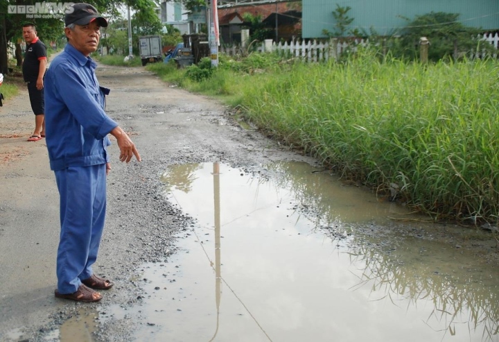 Đường nát như tương sau 4 năm oằn mình ‘gánh’ xe chở đất cho dự án, dân lãnh đủ - 2