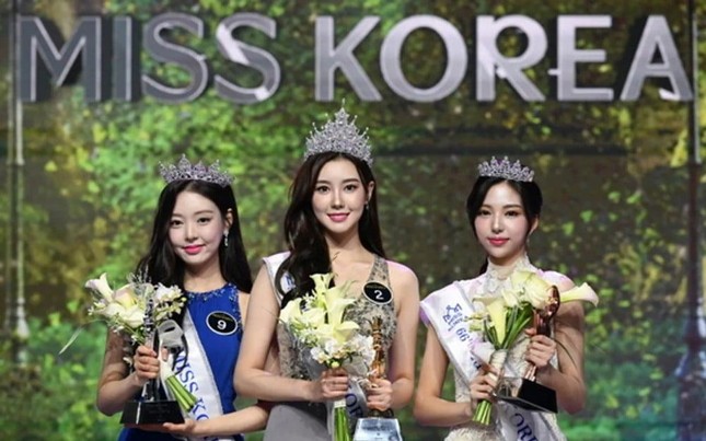 Top 3 Hoa hậu Hàn Quốc 2022 gây tranh cãi vì giống nhau như đúc - Ảnh 1.