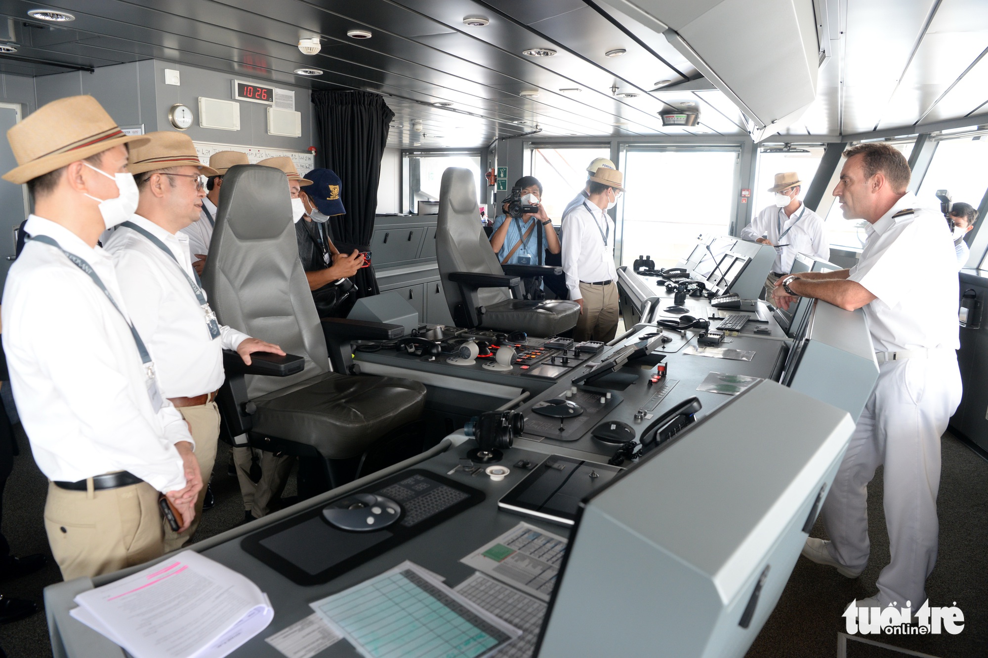 Có gì đặc biệt bên trong du thuyền cao cấp của Pháp đưa du khách 'đại gia' vừa đến TP.HCM? - Ảnh 4.