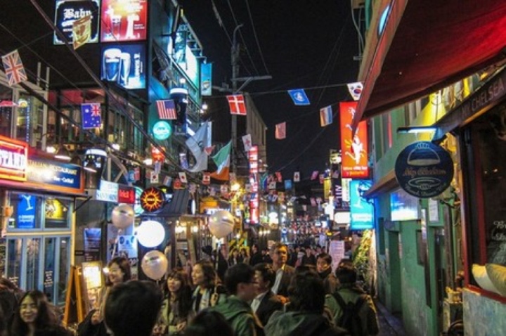 Itaewon - khu phố Tây không ngủ nổi tiếng ở Hàn Quốc - 2