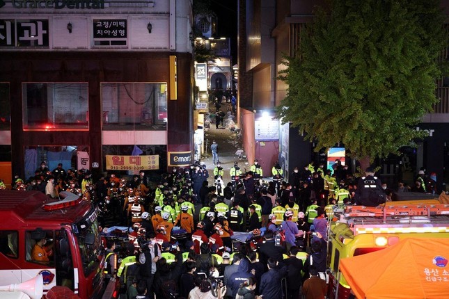 Giẫm đạp ở Seoul: Nguyên nhân khiến hơn 150 người tử nạn trong con hẻm dài 40m ảnh 2
