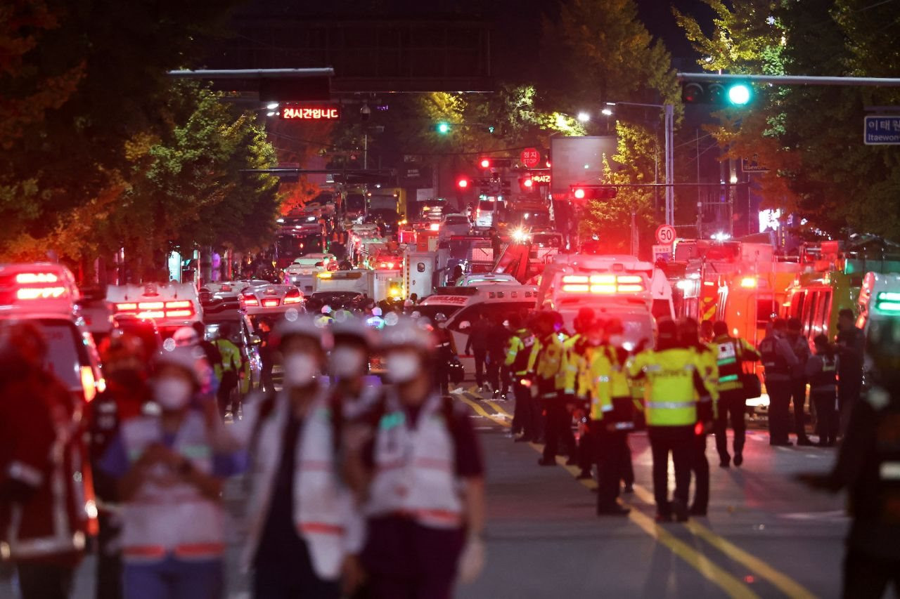 151 người chết, trong đó có 19 người nước ngoài: Thế giới đã biết những gì về thảm kịch giẫm đạp giữa trung tâm Seoul - Ảnh 1.