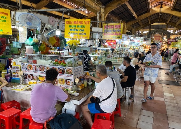 Điểm danh những khu chợ nổi tiếng khắp Việt Nam, nơi nào cũng đông đúc khách du lịch nước ngoài ghé thăm - Ảnh 4.