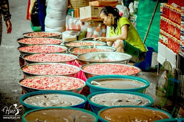 Điểm danh những khu chợ nổi tiếng khắp Việt Nam, nơi nào cũng đông đúc khách du lịch nước ngoài ghé thăm - Ảnh 13.