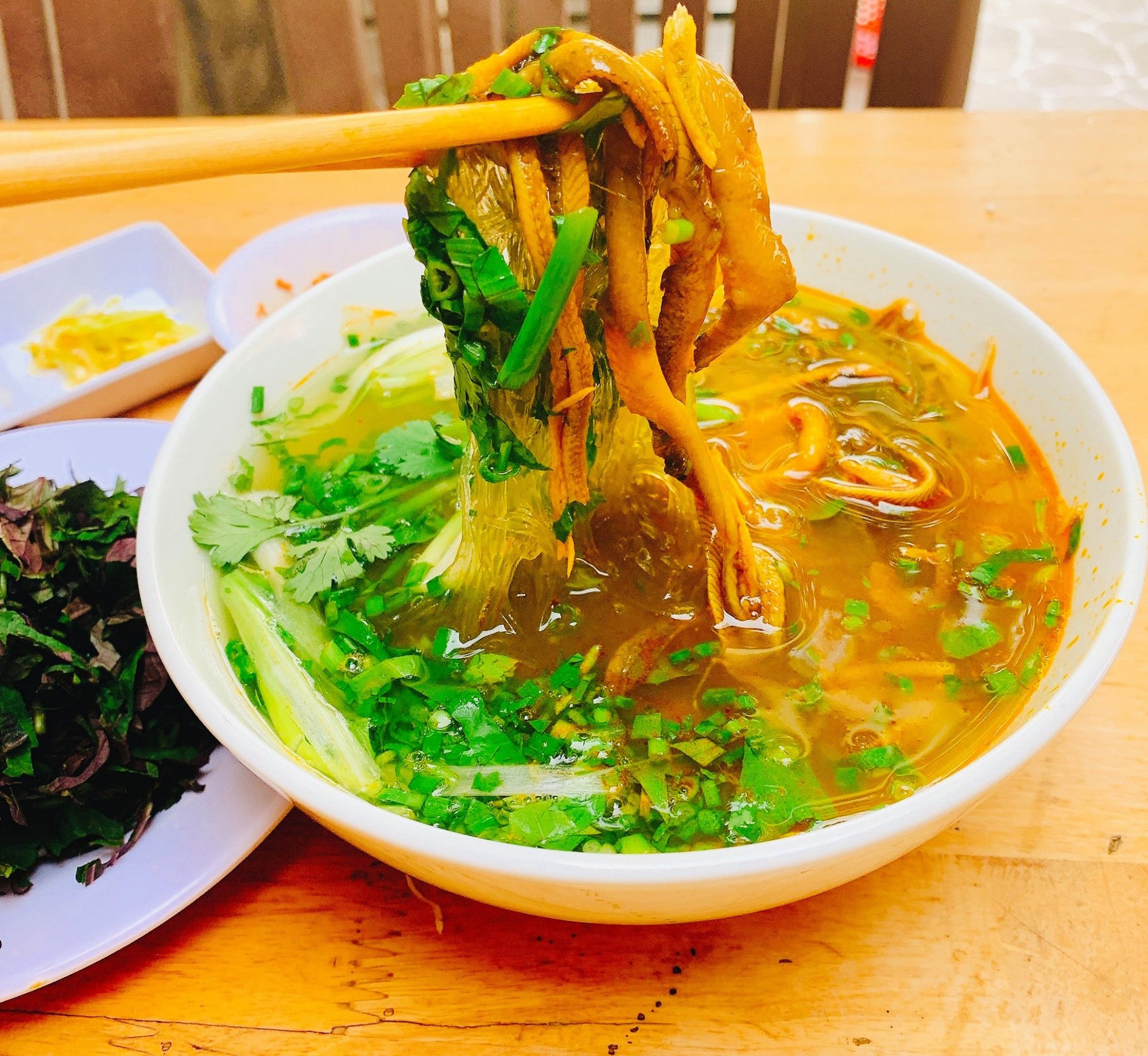 Lượn quanh Hà Nội, thưởng thức 1001 món ăn đặc sản từ các tỉnh thành Việt Nam - Ảnh 15.