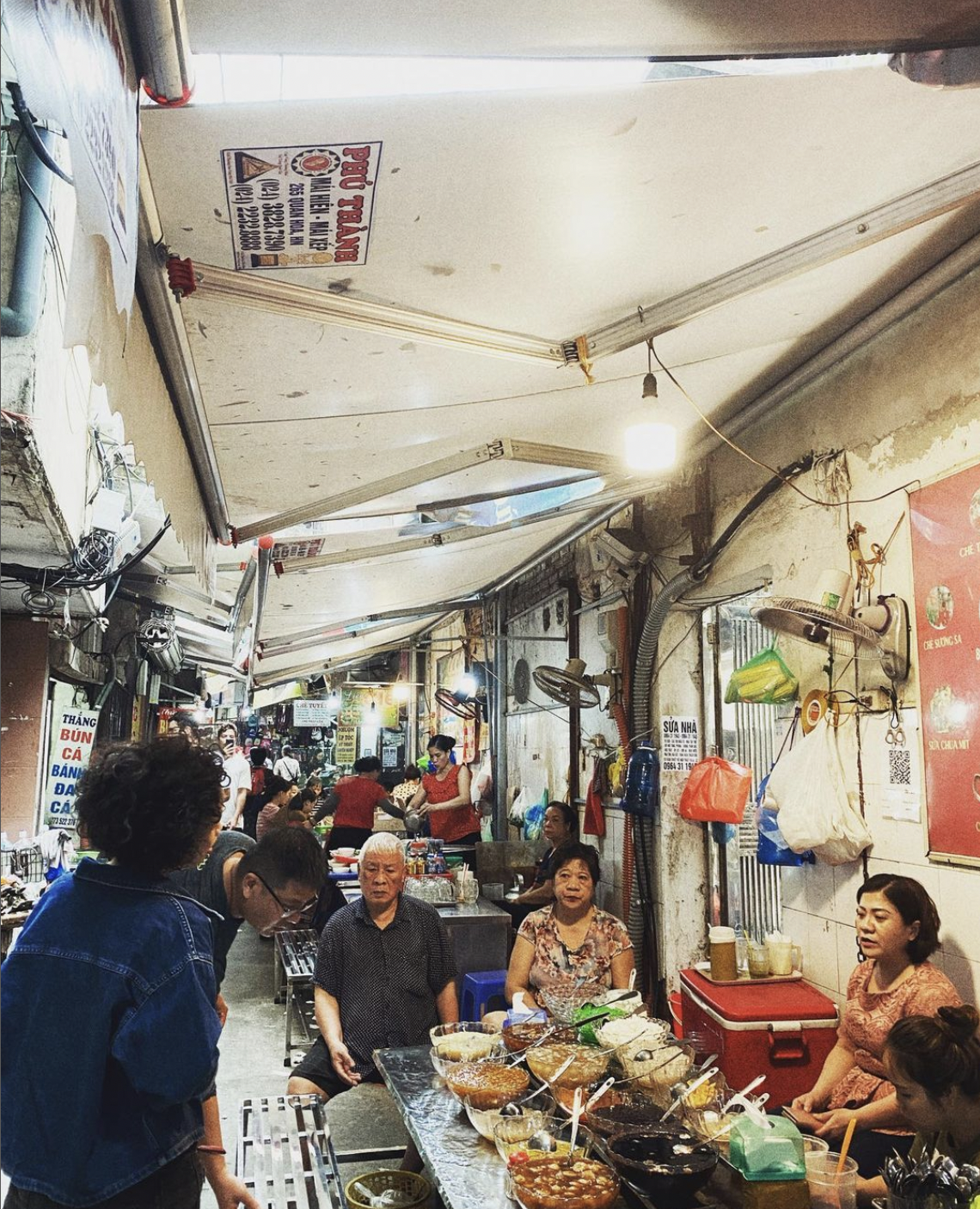 Điểm danh những khu chợ nổi tiếng khắp Việt Nam, nơi nào cũng đông đúc khách du lịch nước ngoài ghé thăm - Ảnh 20.